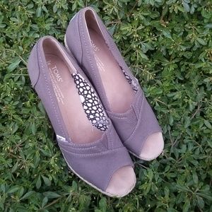 Toms Emma Canvas Peep-toe Wedges Size 9